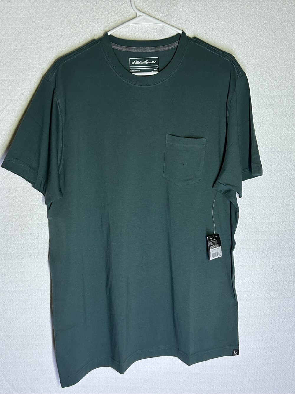 Eddie Bauer Men's Short-Sleeve Pocket Tee — Forest Green